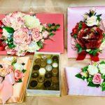 A table with several different types of flowers on it.